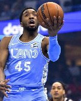 游戏直播-身手全面！米切尔18中8拿到25分8板14助 助攻生涯新高